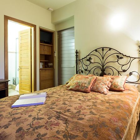 Elia Junior Suite In Epidavros With Shared Pool 尼亚埃普伊达夫罗斯 外观 照片