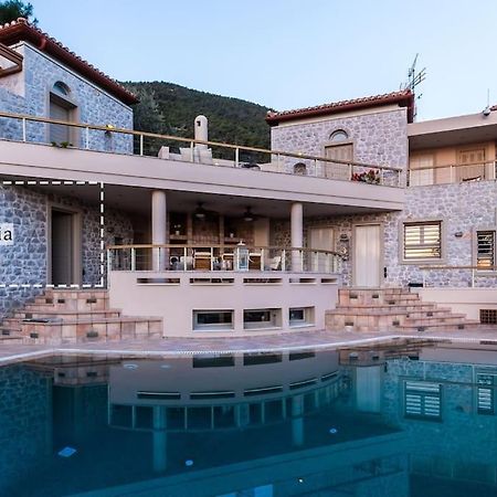 Elia Junior Suite In Epidavros With Shared Pool 尼亚埃普伊达夫罗斯 外观 照片