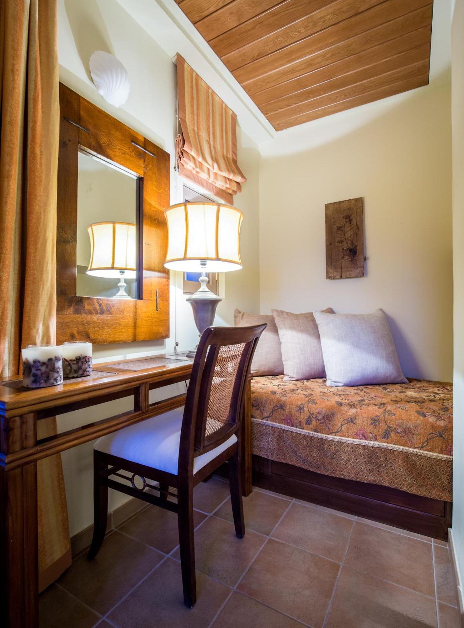 Elia Junior Suite In Epidavros With Shared Pool 尼亚埃普伊达夫罗斯 外观 照片