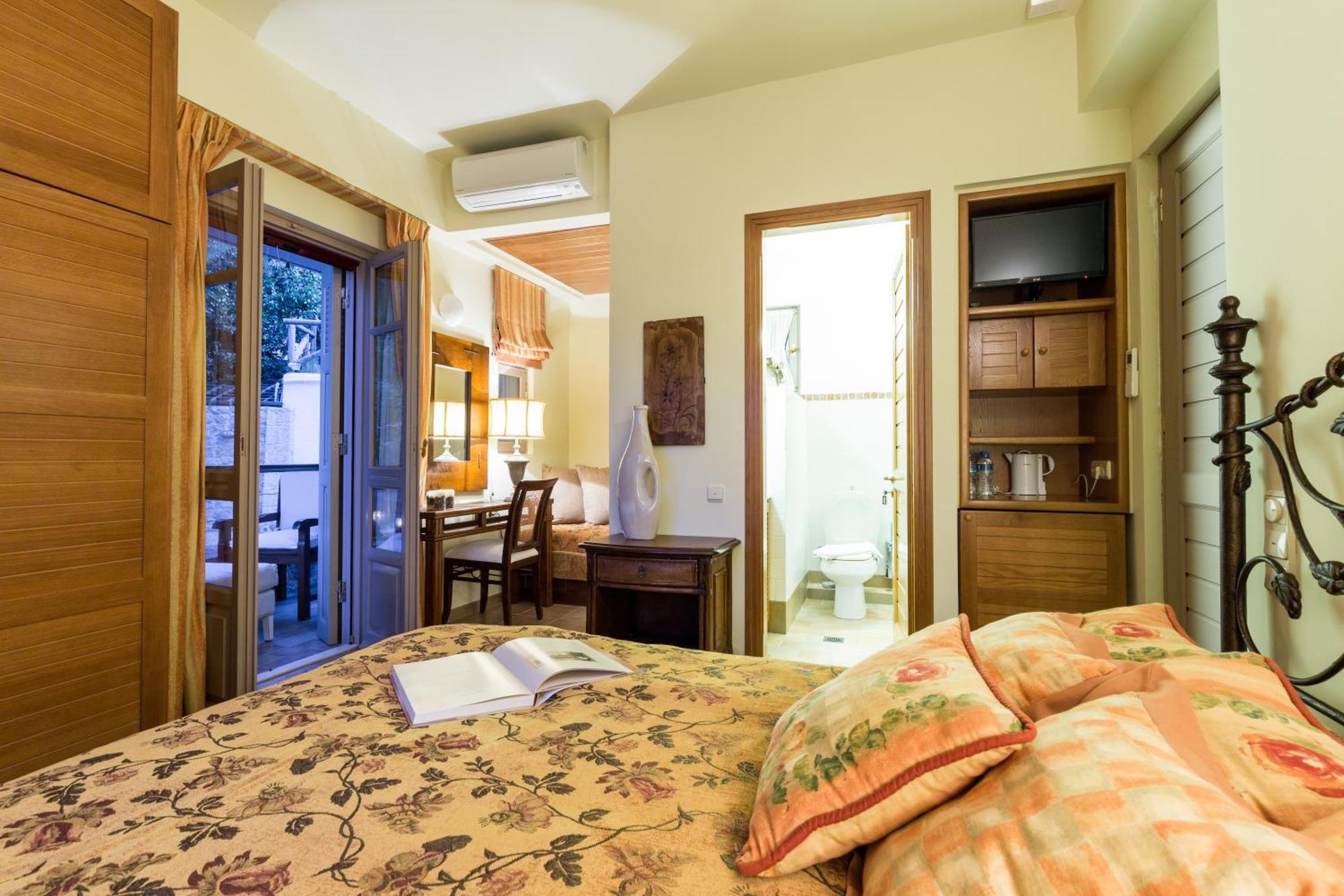 Elia Junior Suite In Epidavros With Shared Pool 尼亚埃普伊达夫罗斯 外观 照片